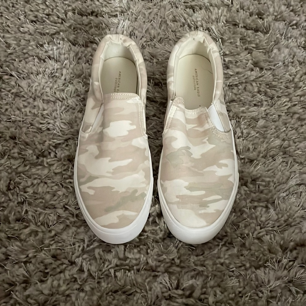 Size 8 American eagle! Never worn before!